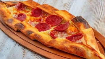 Sucuklu Pide